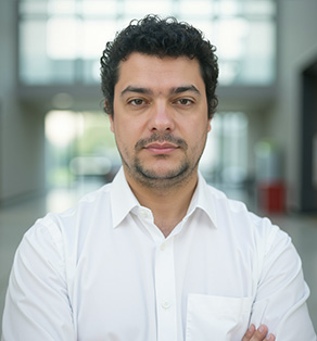 Leandro Paixo headshot